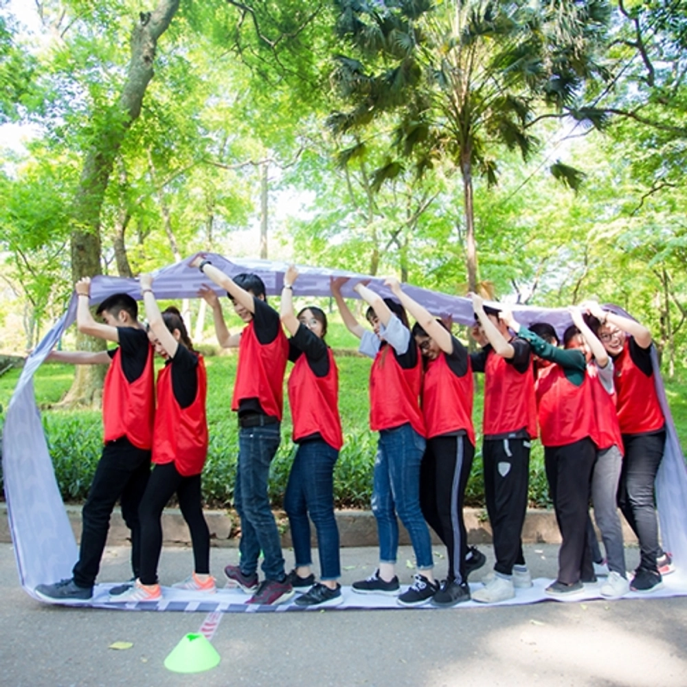 Hình ảnh bánh xe khổng lồ bãi biển rực rỡ dưới nắng hè trong kỳ nghỉ công ty