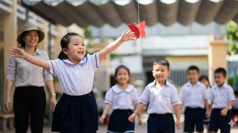 Bé vận động linh hoạt với cách tổ chức trò bắt bướm