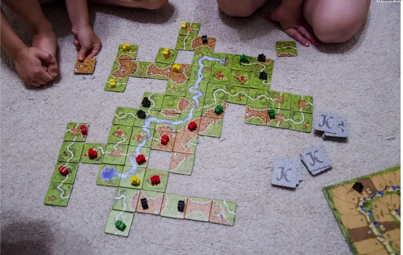 Học cách chơi Carcassonne rất dễ