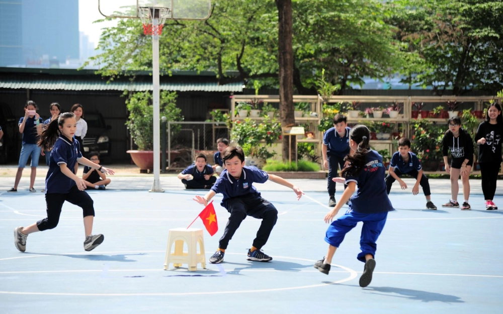 Cướp cờ tạo không khí thi đua sôi nổi tập thể