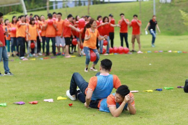 Biểu cảm khó đỡ của người chơi tạo nên những bức ảnh meme đập bóng bằng mông vô cùng giải trí