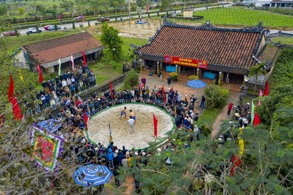 Sới vật là không gian thi đấu truyền thống