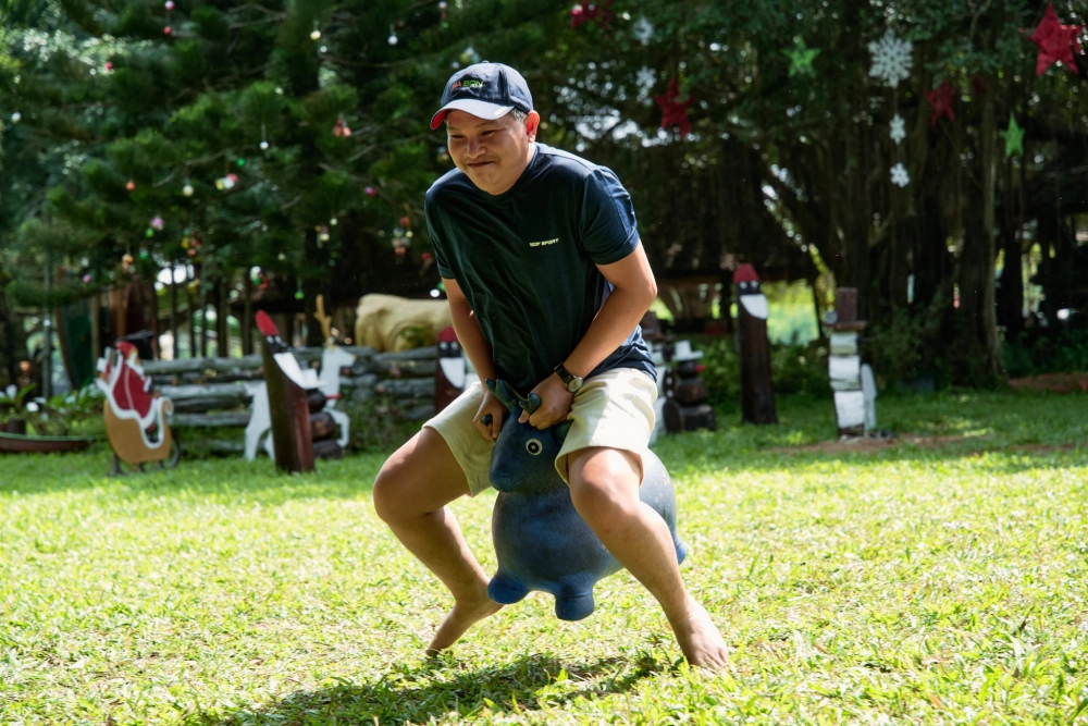 Dịch vụ thuê thú nhún bơm hơi team building với đa dạng mẫu mã và màu sắc bắt mắt