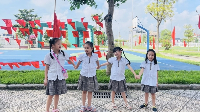 Trẻ phát triển thể chất qua trò chơi dung dăng dung dẻ tại lớp