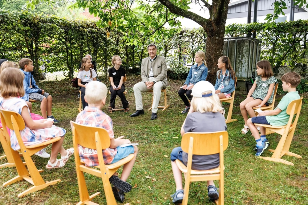 Hướng dẫn cách sắp xếp số lượng ghế chơi âm nhạc chuẩn xác cho từng quy mô đoàn kháchv