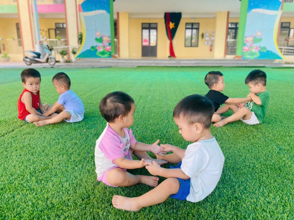 Dạy trẻ chơi kéo cưa lừa xẻ gắn kết yêu thương