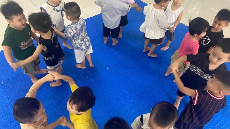 Giữ gìn văn hóa qua trò chơi dân gian lộn cầu vồng