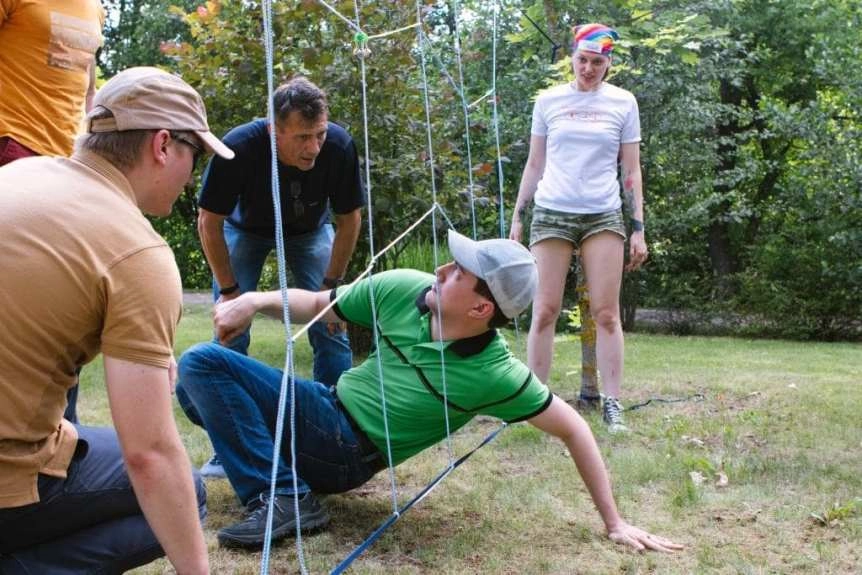 Kịch bản mạng nhện độc cho trẻ em đầy màu sắc với những bộ váy xòe xinh xắn cho bé gái