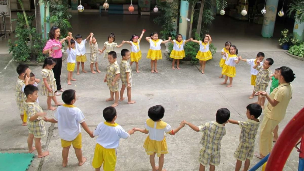 Mèo đuổi chuột mang lại tiếng cười rộn ràng sân chơi