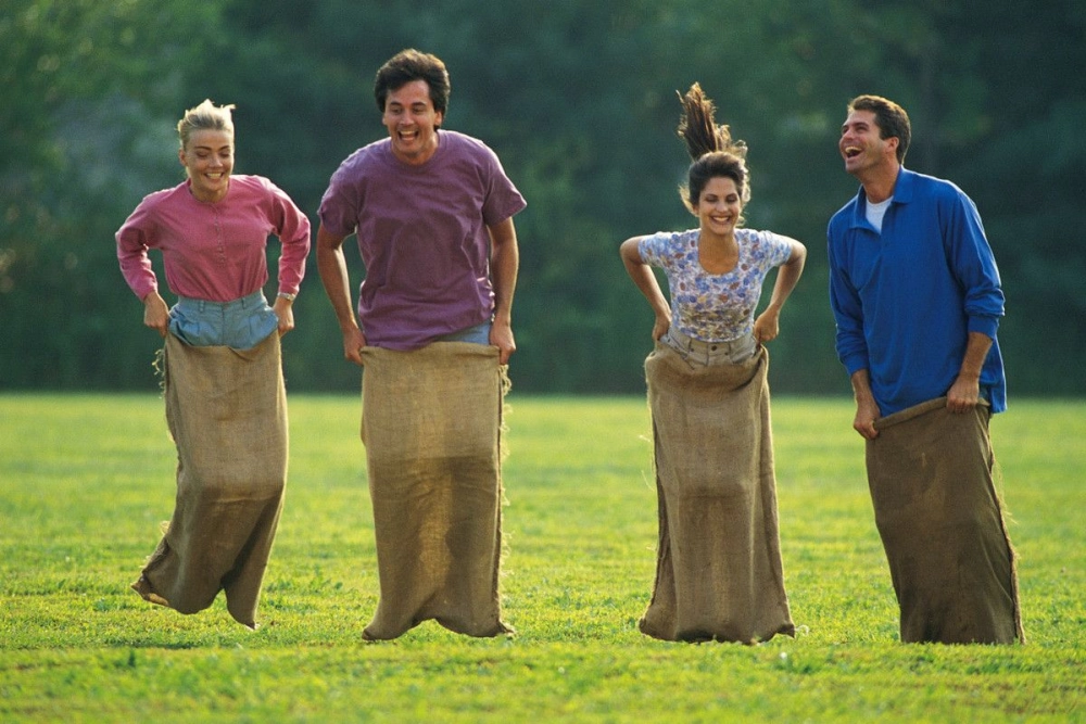 Hướng dẫn cách nhảy bao bố nhanh dành cho những người lần đầu tham gia hội thao công ty