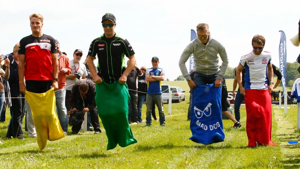 Kỹ thuật nhảy bao bố nhanh giúp vận động viên duy trì thăng bằng và bứt tốc về đích