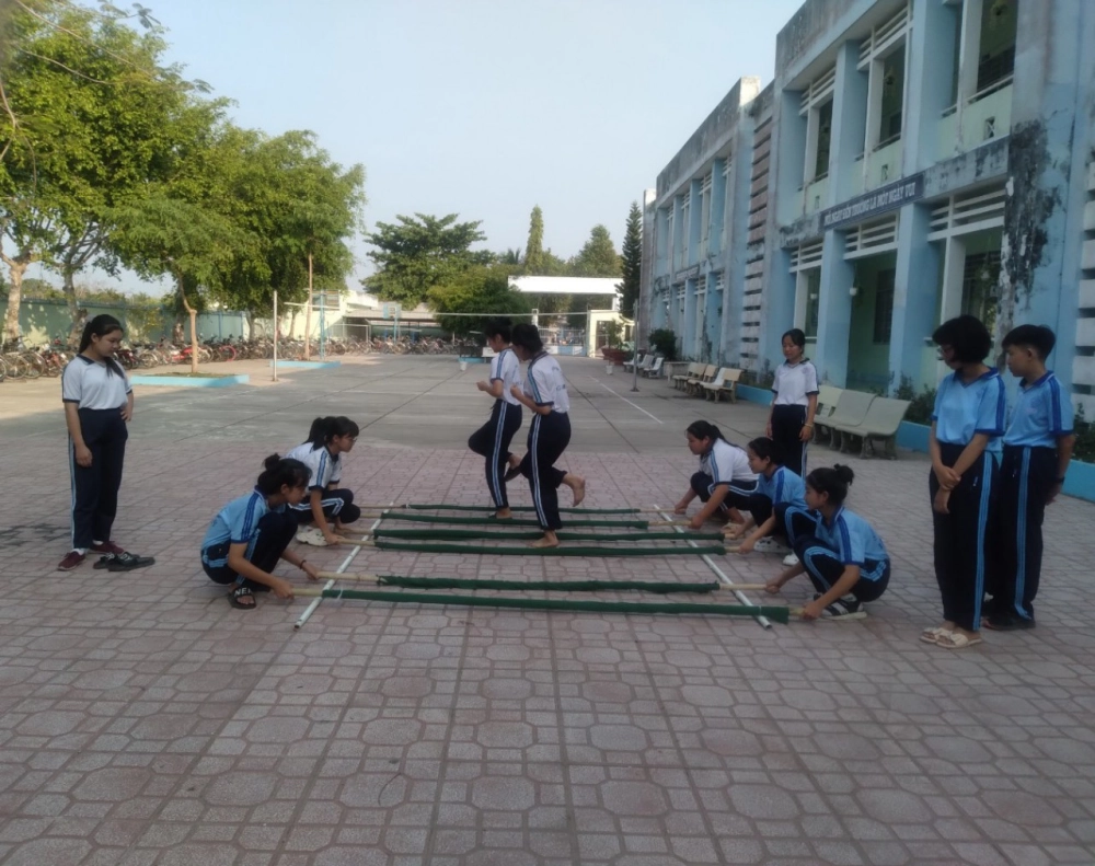 Dụng cụ nhảy sạp đơn giản tạo nên vũ điệu vui tươi