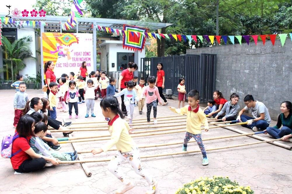 Bài múa nhảy sạp rộn ràng trong ngày hội làng