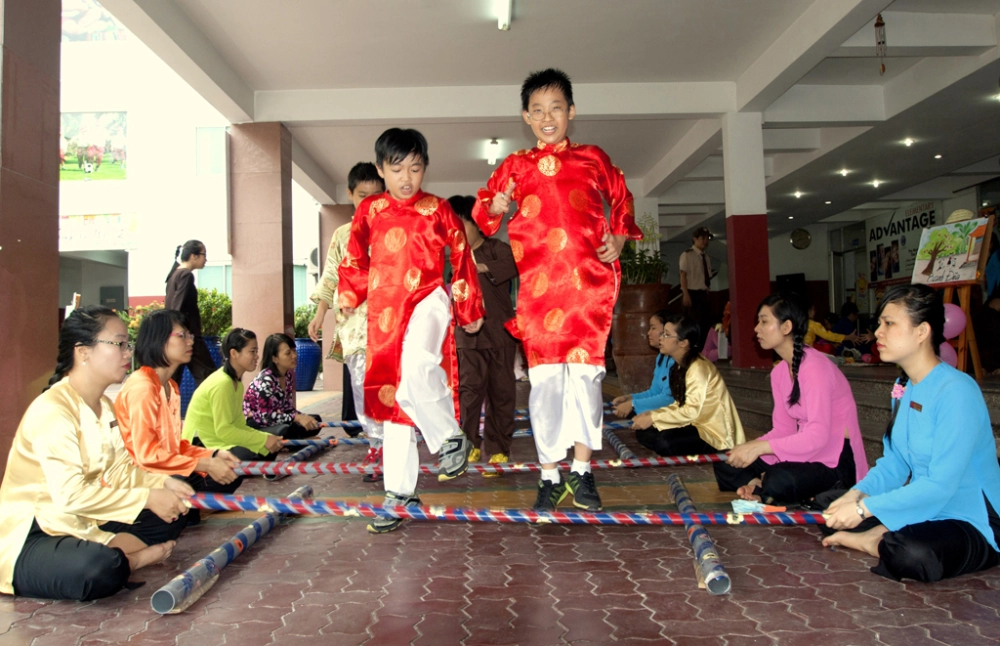Cách nhảy sạp đòi hỏi sự nhanh nhẹn khéo léo