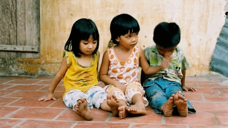 Niềm vui bất tận với nu na nu nống trẻ em ngoài lớp học