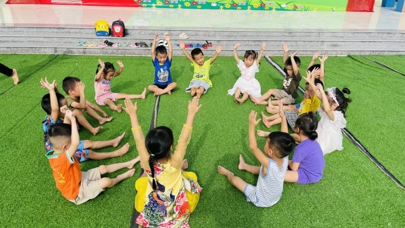 Bé rèn luyện phản xạ qua cách chơi nu na nu nống đơn giản