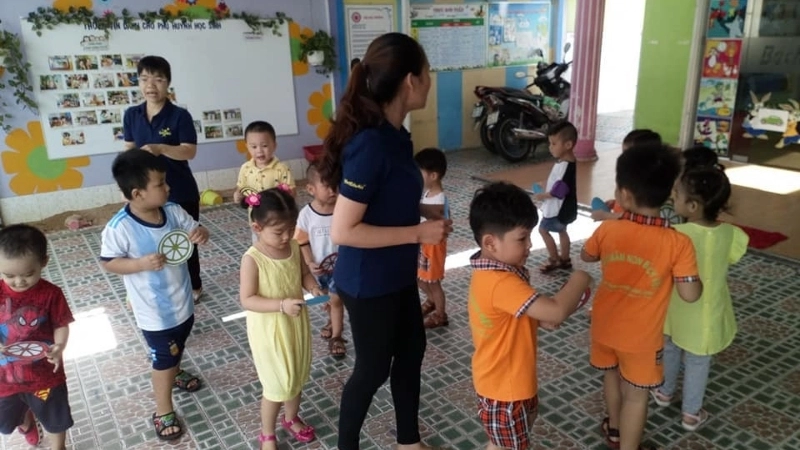 Bé học luật chơi dễ dàng nhờ luật chơi ô tô vào bến