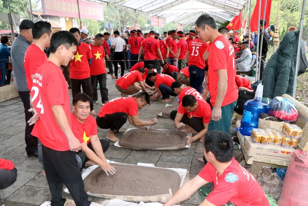 Đất làm pháo đất phải dẻo mịn và đủ độ kết dính