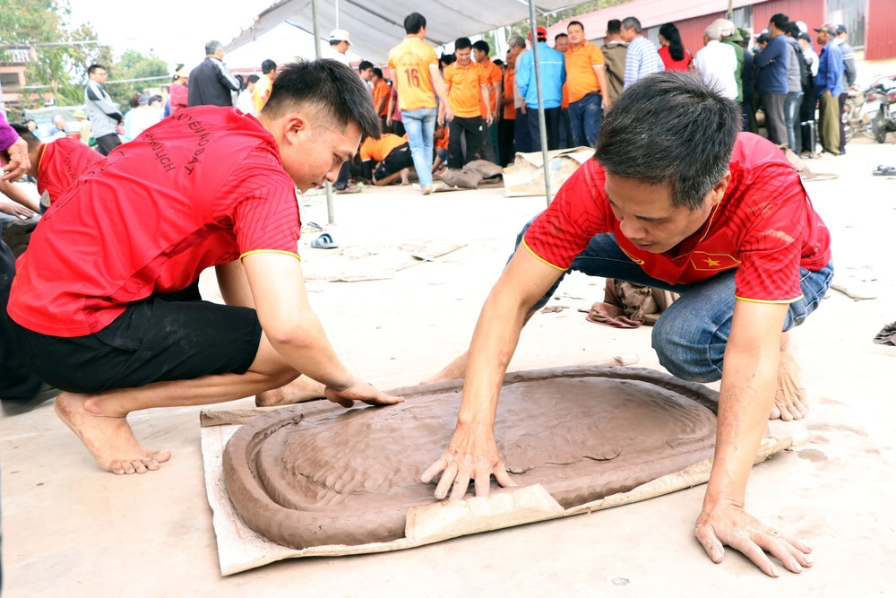 Cách chơi pháo đất thể hiện sức mạnh và kỹ thuật