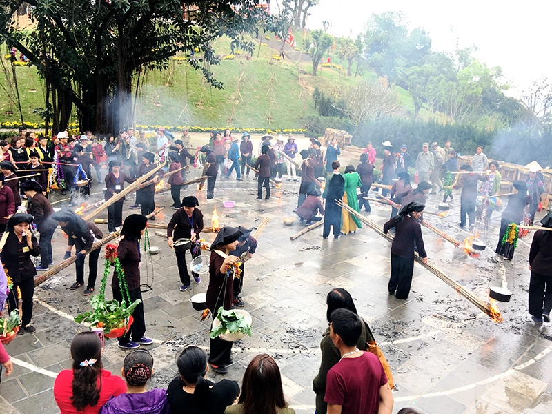 Ảnh thổi cơm thi lưu giữ hình ảnh thi tài náo nhiệt
