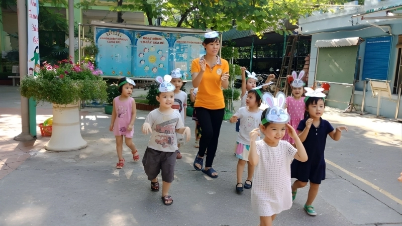 Bé học nhanh nhờ cách chơi trời nắng trời mưa dễ hiểu