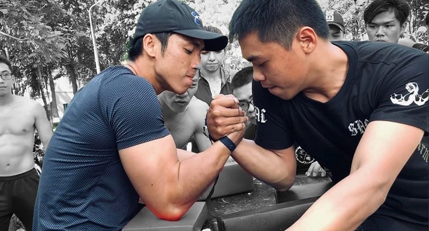 Vật tay lễ hội tạo không khí sôi nổi cộng đồng