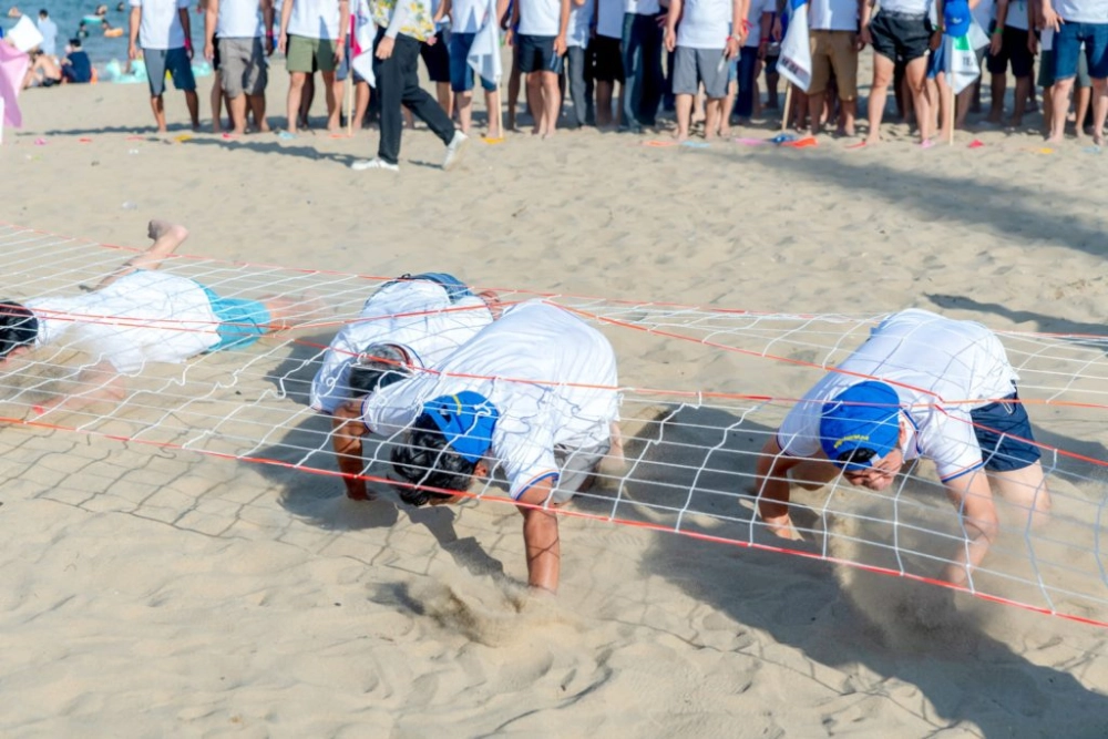 Trò chơi huấn luyện kỹ năng sinh tồn và vượt chướng ngại vật trong môi trường quân ngũ