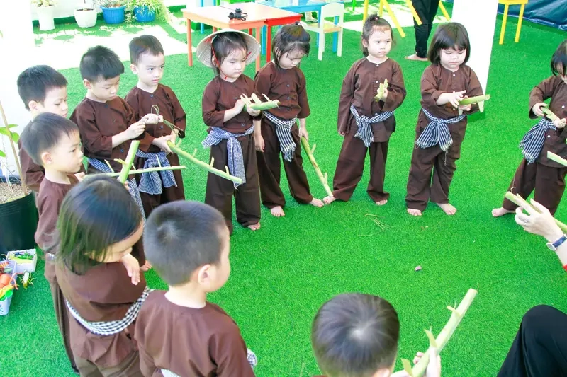 Trò chơi dân gian Bắn Súng Chuối đơn giản dễ thực hiện tại nhà