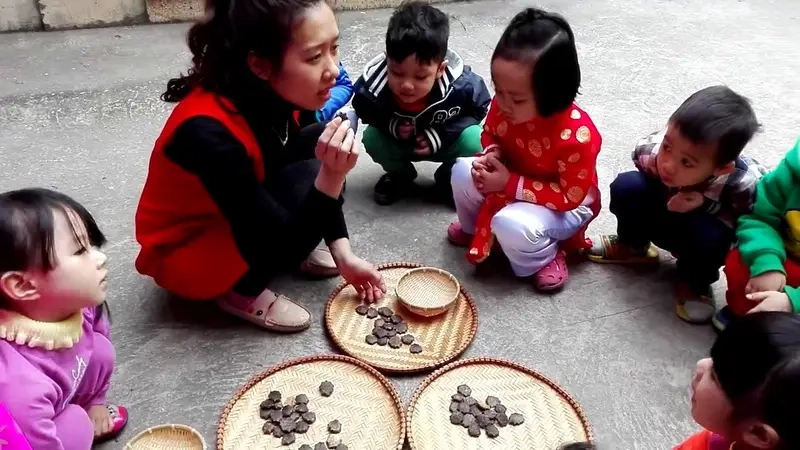 Trò chơi Cắp cua bỏ giỏ vui nhộn ngoài trời