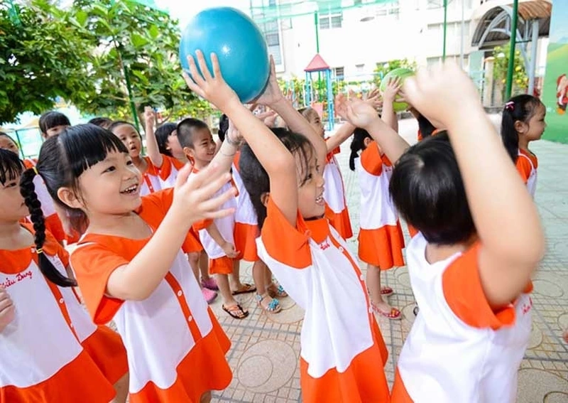 Bộ sưu tập hình ảnh chuyền bóng qua đầu sinh động dễ quan sát