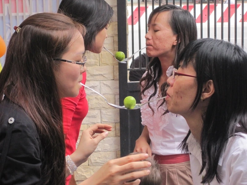 Hoạt động vui nhộn giúp bé vận động toàn thân với trò chơi chuyền chanh