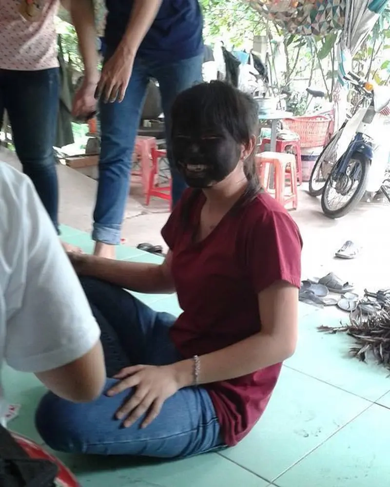 Đánh bài quẹt nhọ nồi truyền thống ngày hội