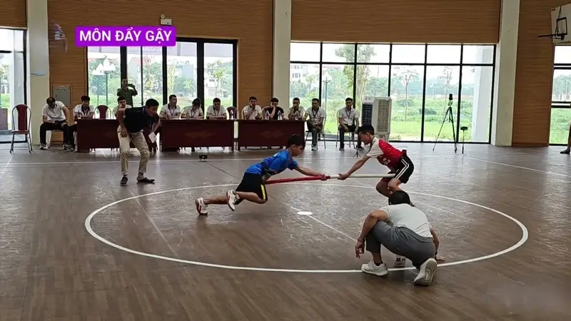 Đẩy Gậy trong trường học tạo sân chơi vận động