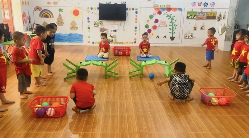 Áp dụng trò chơi lăn bóng trong giờ học thể chất