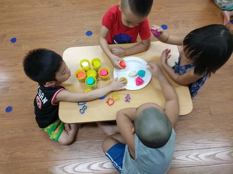 Giờ chơi nghệ thuật nhẹ nhàng là trò chơi nặn đất sét