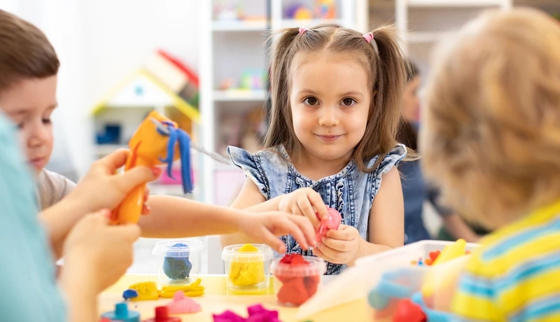 Lưu giữ khoảnh khắc đáng yêu qua hình ảnh nặn đất sét