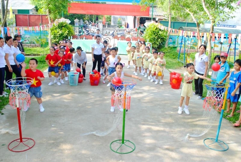 Gợi ý ném bóng vào rổ mầm non phù hợp chương trình học