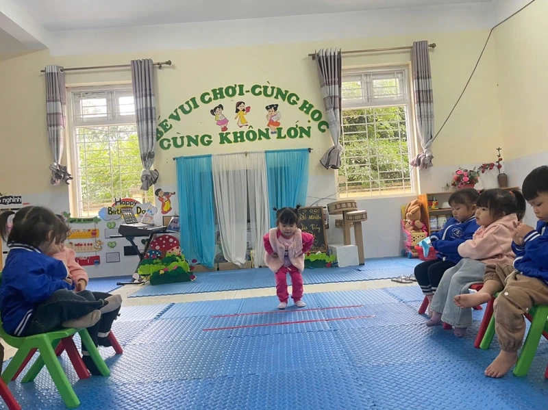 Bật mí mẹo chơi nhảy qua suối giúp trẻ tự tin hơn