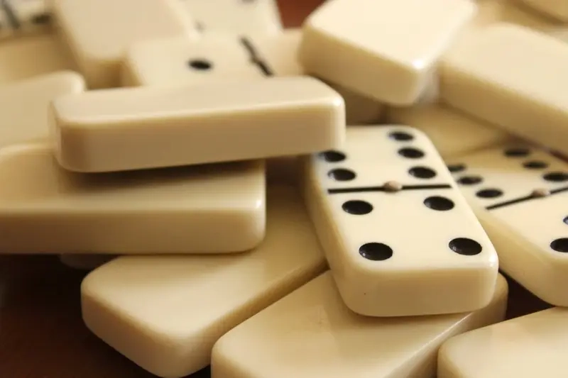 Cờ Domino chiến thuật đòi hỏi tính toán khéo léo