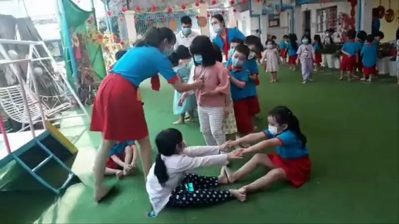 Biến thể Trồng Nụ Trồng Hoa tạo không khí vui vẻ nhóm